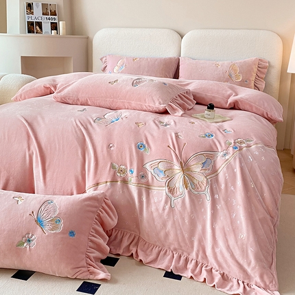 91家纺网 家纺一手货源 找家纺 （总）航途席业 2025新款高克重牛奶绒刺绣四件套-梦幻蝶舞