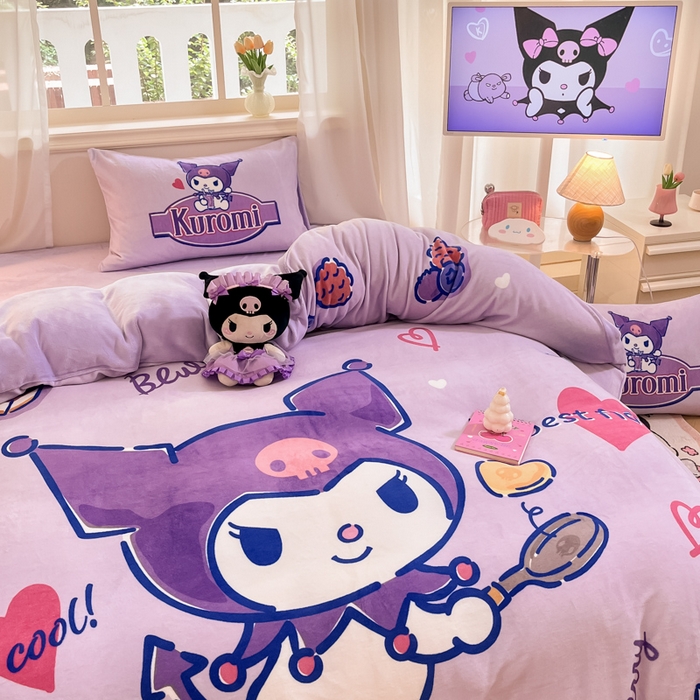 91家纺网 家纺一手货源 找家纺 2024新品正版三丽鸥授权大版卡通平网数码印花加厚高克重牛奶绒系列四件套 绒大版-R乐趣库洛米