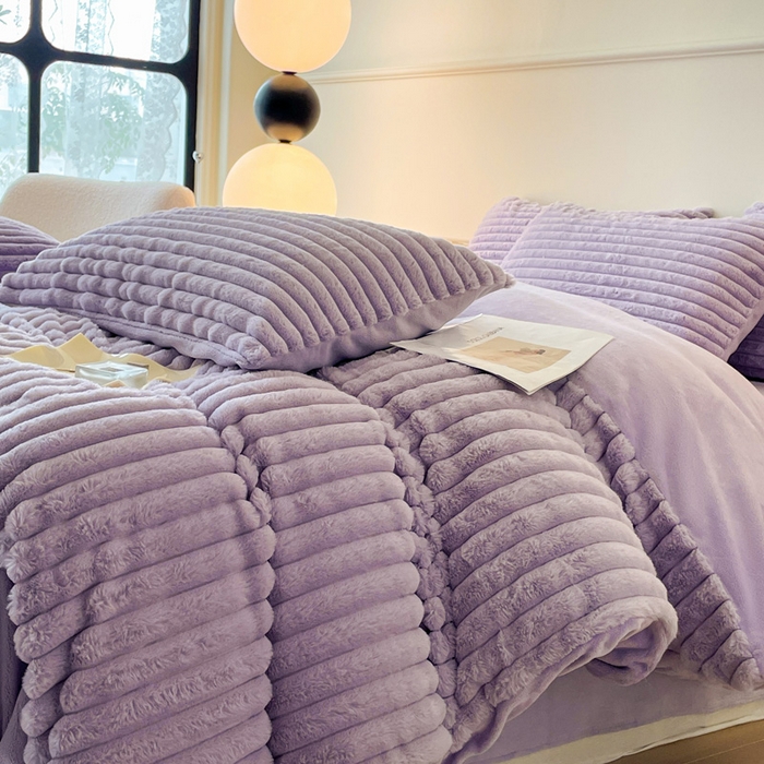 91家纺网 家纺一手货源 找家纺 2024新款全消光兔毛320克牛奶绒A类纯色立体四件套 兔毛抽条香芋紫