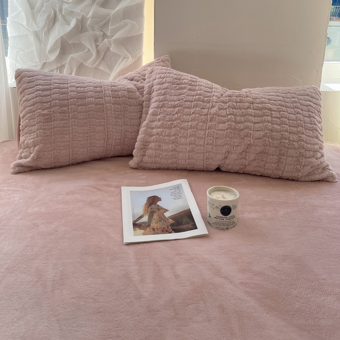 91家纺网 家纺一手货源 找家纺 2024新款全消光兔毛320克牛奶绒A类纯色立体四件套 蜜桃粉