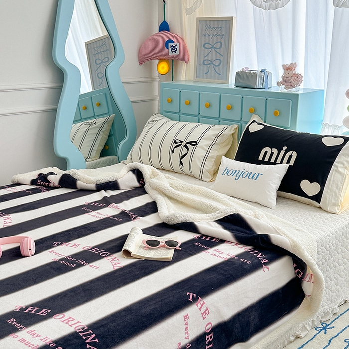 91家纺网 家纺一手货源 找家纺 昔可家纺 2024新款羊羔绒牛奶绒毛毯系列（三）-ins小清新系列 甜酷字母