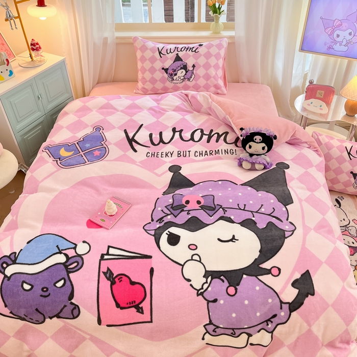 91家纺网 家纺一手货源 找家纺 2024新品正版三丽鸥授权大版卡通平网数码印花加厚高克重牛奶绒系列四件套 绒大版-R亲亲库洛米