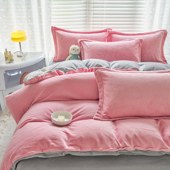 91家纺网 家纺一手货源 找家纺 慕晨 2024新款加厚牛奶绒纯色单被套珊瑚绒被套单件双面绒四件套 奶油粉+浅灰