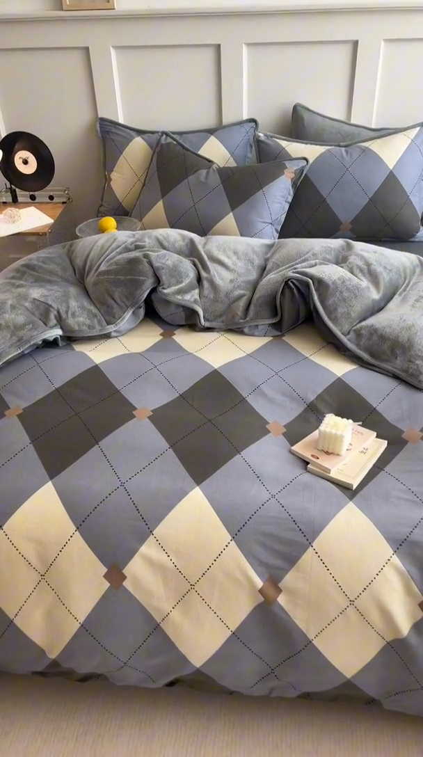 91家纺网 家纺一手货源 找家纺 红粉佳人 2025新款棉加绒印花四件套 格韵空间