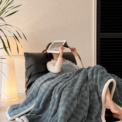 91家纺网 家纺一手货源 找家纺 （总）欧邦 新款仿兔毛泡泡绒牛奶绒包边单层毛毯（外贸供货）