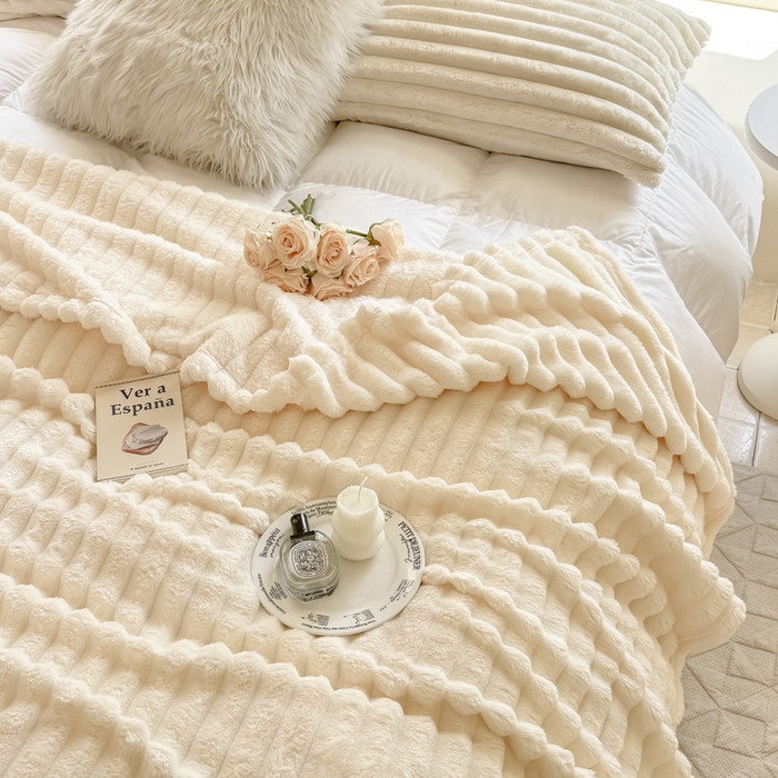 91家纺网 家纺一手货源 找家纺 （总）卡派 2024新款兔毛绒多功能毛毯抽条牛奶绒贝贝绒毛毯