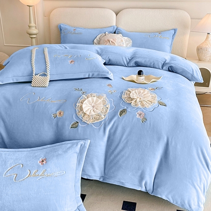 91家纺网 家纺一手货源 找家纺 （总）航途席业 2025新款高克重牛奶绒刺绣四件套-倾城花语