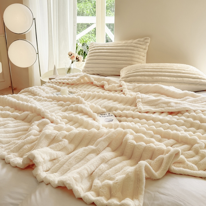 91家纺网 家纺一手货源 找家纺 （总）卡派 2024新款兔毛绒多功能毛毯抽条牛奶绒贝贝绒毛毯