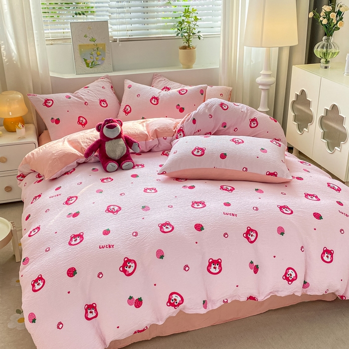 91家纺网 家纺一手货源 找家纺 悦织湾家纺 2025新款轻奢北欧风小清新印花水洗棉四件套 粉粉熊