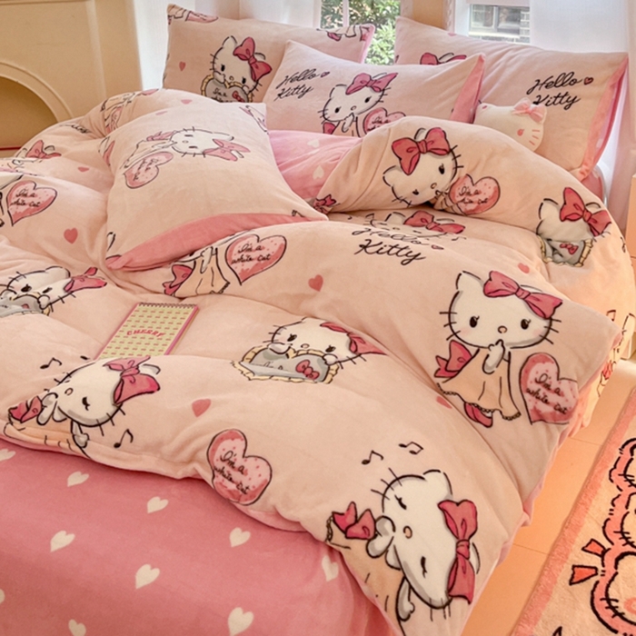 91家纺网 家纺一手货源 找家纺 2024新款三丽鸥牛奶绒小版四件套 牛奶绒小版-害羞KT猫