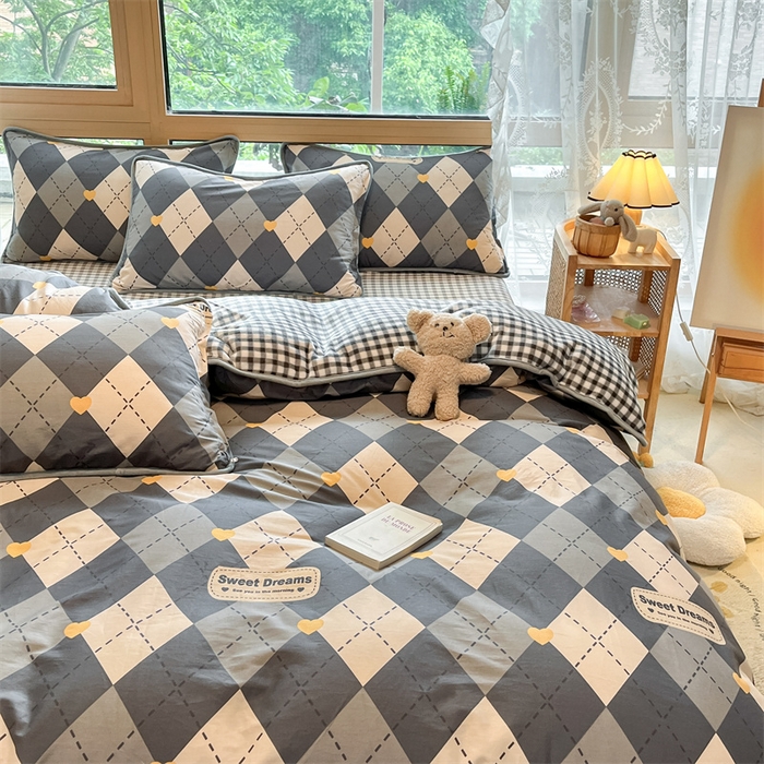 91家纺网 家纺一手货源 找家纺 红粉佳人 2025新款棉加绒印花四件套 格韵空间