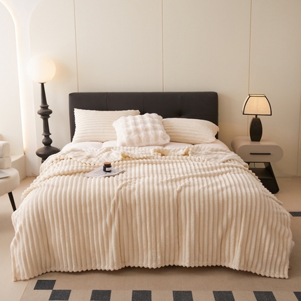 91家纺网 家纺一手货源 找家纺 （总）畅畅家纺 2024新款秋冬兔毛绒宽抽条纯色毛毯