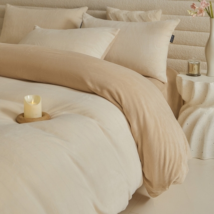 91家纺网 家纺一手货源 找家纺 莱登卡奴 2024新款牛奶绒高克重纯色拼色四件套-简约系列 简约-奶黄拼杏色