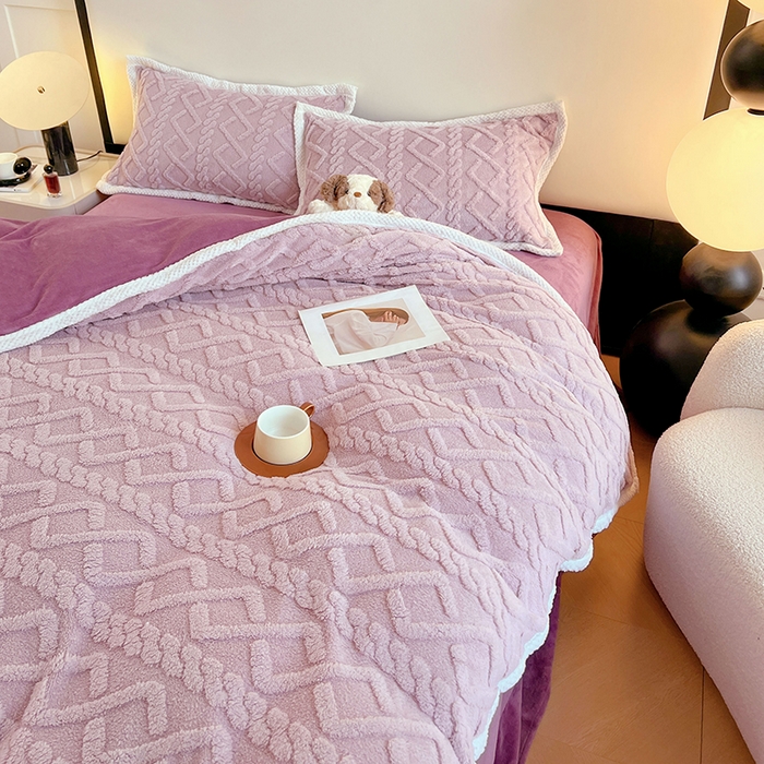 91家纺网 家纺一手货源 找家纺 贝拉梦家纺 2024新款塔芙绒菱格纯色牛奶绒四件套 暮山紫