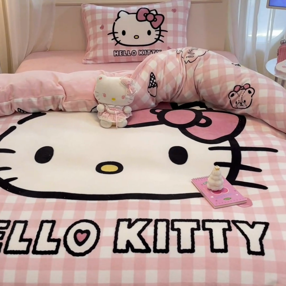 91家纺网 家纺一手货源 找家纺 2024新品正版三丽鸥授权大版卡通平网数码印花加厚高克重牛奶绒系列四件套 绒大版-R粉格香香kitty