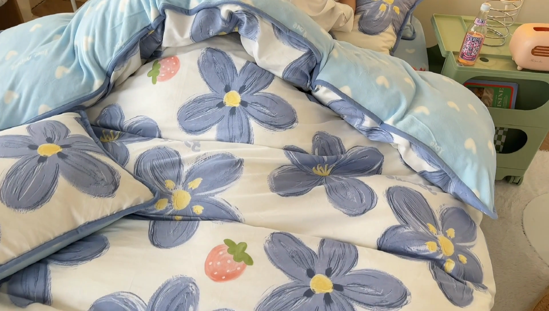 91家纺网 家纺一手货源 找家纺 红粉佳人 2025新款棉加绒印花四件套 蓝色甜心