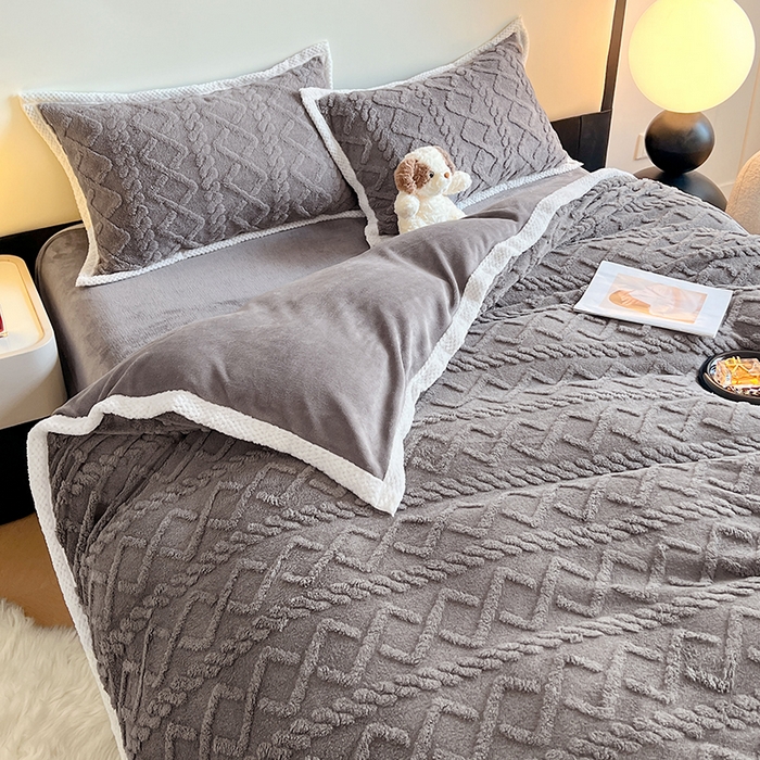 91家纺网 家纺一手货源 找家纺 （总）贝拉梦家纺 2024新款塔芙绒菱格纯色牛奶绒四件套