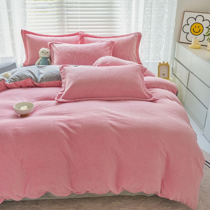 91家纺网 家纺一手货源 找家纺 慕晨 2024新款加厚牛奶绒纯色单被套珊瑚绒被套单件双面绒四件套 奶油粉+浅灰