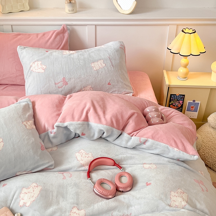 91家纺网 家纺一手货源 找家纺 2024新款200g加厚防静电牛奶绒小清新四件套 绒-蓝甜心猫咪