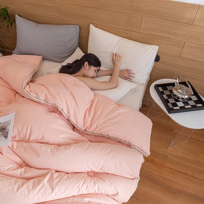 91家纺网 家纺一手货源 找家纺 2024新款无印风棋盘格立体边大豆纤维冬被 风格一 棋盘格-浅粉