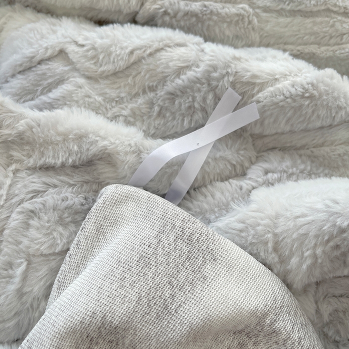 91家纺网 家纺一手货源 找家纺 2024新款全消光兔毛320克牛奶绒A类纯色立体四件套 晕染灰