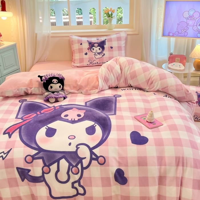 91家纺网 家纺一手货源 找家纺 2024新品正版三丽鸥授权大版卡通平网数码印花加厚高克重牛奶绒系列四件套 绒大版-R甜趣库洛米