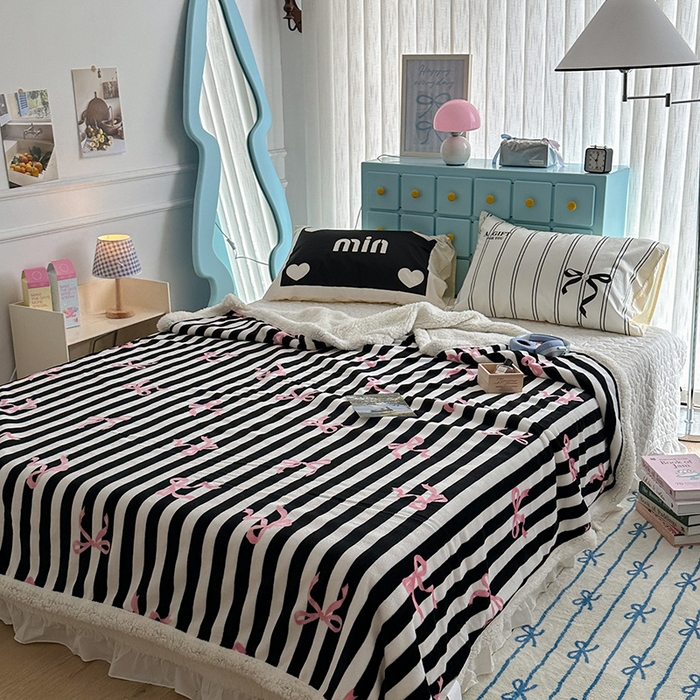 91家纺网 家纺一手货源 找家纺 昔可家纺 2024新款羊羔绒牛奶绒毛毯系列（三）-ins小清新系列 黑粉芭蕾蝴蝶结