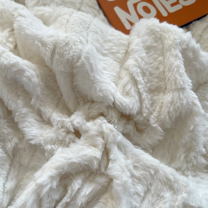 91家纺网 家纺一手货源 找家纺 2024新款全消光兔毛320克牛奶绒A类纯色立体四件套 奶白粉