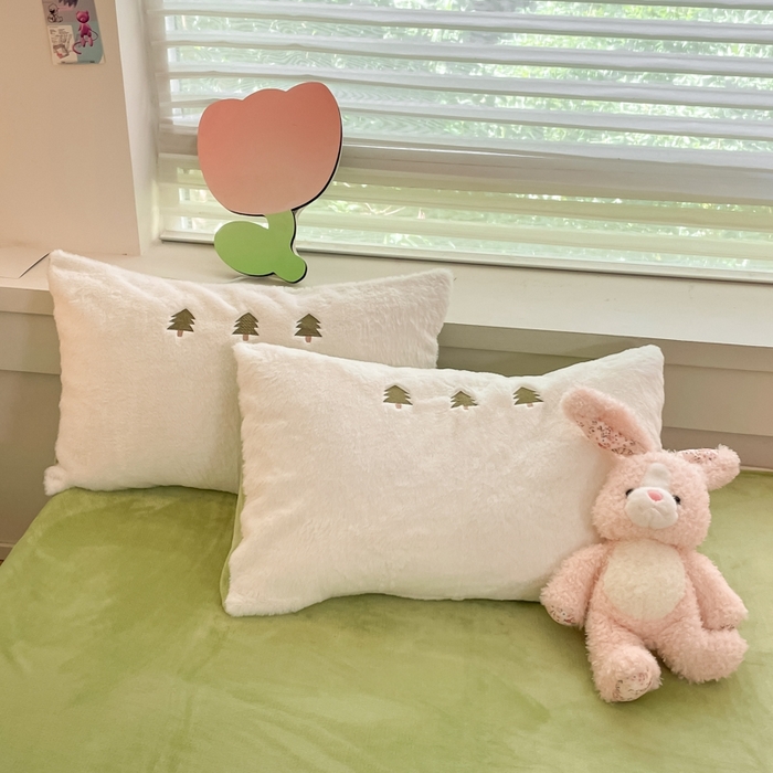 91家纺网 家纺一手货源 找家纺 蜜柚 2024新款牛奶绒兔毛绒高克重小清新满版绣花四件套 幸运树