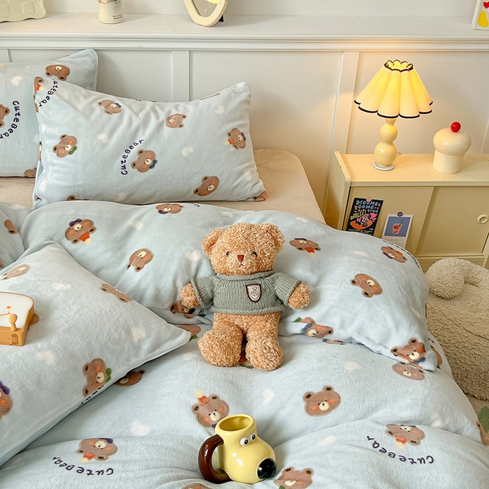 91家纺网 家纺一手货源 找家纺 2024新款200g加厚防静电牛奶绒小清新四件套 绒-领带熊