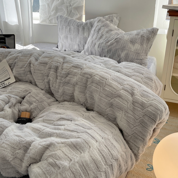 91家纺网 家纺一手货源 找家纺 2024新款全消光兔毛320克牛奶绒A类纯色立体四件套 晕染灰