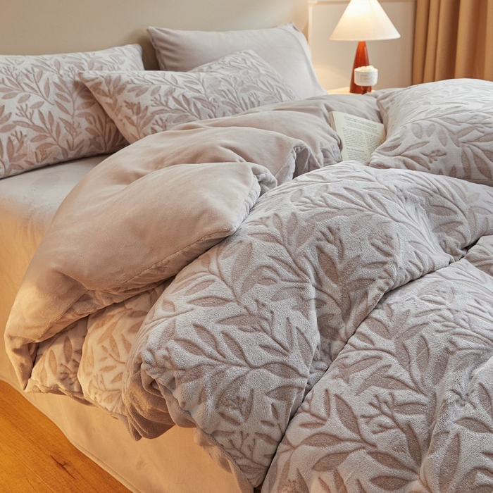 91家纺网 家纺一手货源 找家纺 三朵家纺 2024新款立体浮雕保暖加厚四件套 秋思-卡其