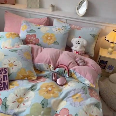 91家纺网 家纺一手货源 找家纺 2024新款200g加厚防静电牛奶绒小清新四件套 绒-缤纷花园