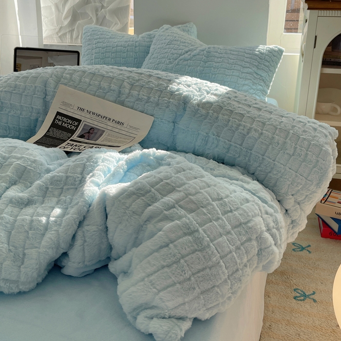 91家纺网 家纺一手货源 找家纺 2024新款全消光兔毛320克牛奶绒A类纯色立体四件套 天空蓝