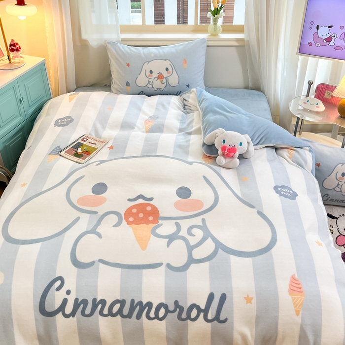 91家纺网 家纺一手货源 找家纺 2024新品正版三丽鸥授权大版卡通平网数码印花加厚高克重牛奶绒系列四件套 绒大版-R蓝条冰淇淋大耳狗