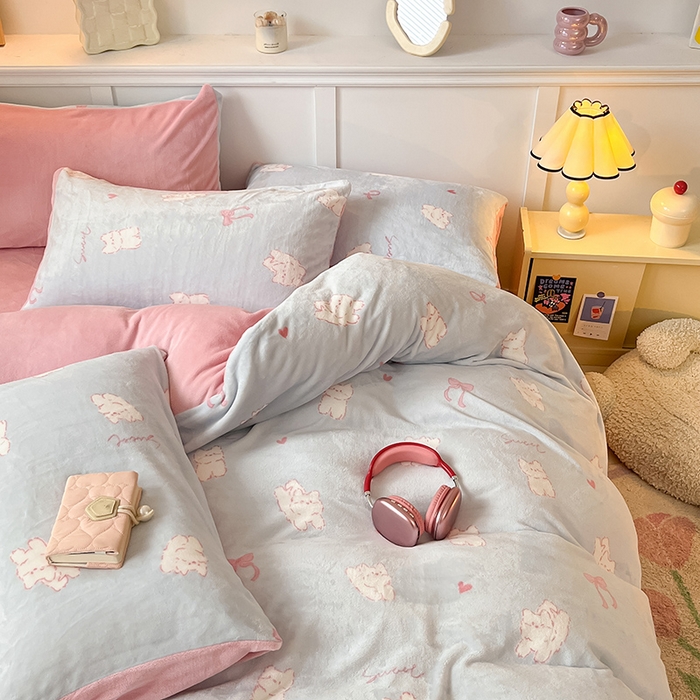 91家纺网 家纺一手货源 找家纺 2024新款200g加厚防静电牛奶绒小清新四件套 绒-蓝甜心猫咪