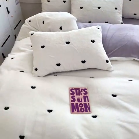 91家纺网 家纺一手货源 找家纺 蜜柚 2024新款牛奶绒兔毛绒高克重小清新满版绣花四件套 星愿