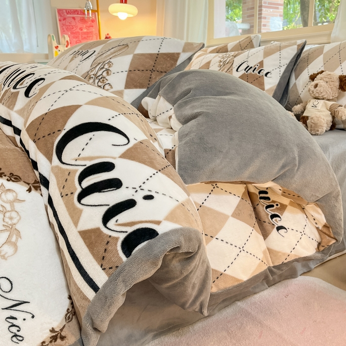 91家纺网 家纺一手货源 找家纺 卡派 2024新款冬季亲肤透气牛奶绒印花四件套 雅舍