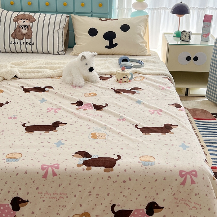 91家纺网 家纺一手货源 找家纺 昔可家纺 2024新款羊羔绒牛奶绒毛毯系列（三）-卡通系列 点点腊肠狗