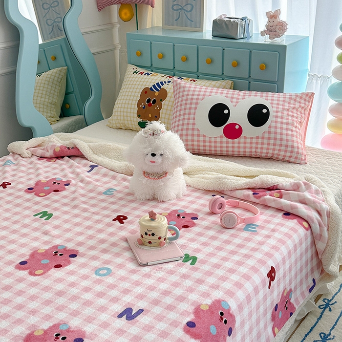 91家纺网 家纺一手货源 找家纺 昔可家纺 2024新款羊羔绒牛奶绒毛毯系列（三）-卡通系列 点点粉格猫