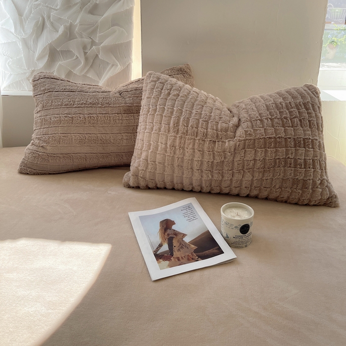 91家纺网 家纺一手货源 找家纺 2024新款全消光兔毛320克牛奶绒A类纯色立体四件套 奶咖