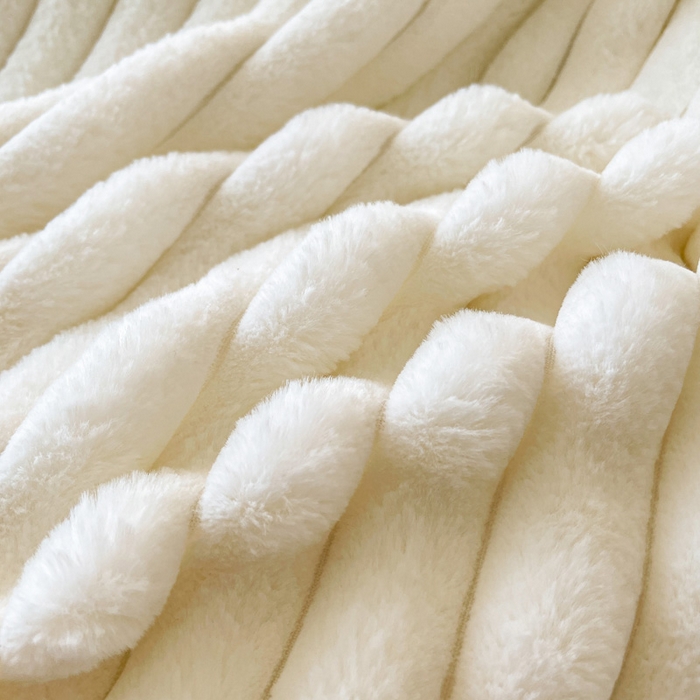 91家纺网 家纺一手货源 找家纺 2024新款全消光兔毛320克牛奶绒A类纯色立体四件套 兔毛抽条白咖