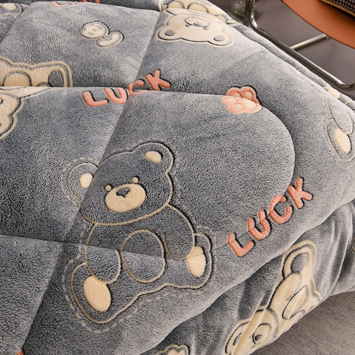 91家纺网 家纺一手货源 找家纺 南北家居 2024新款AB版雪花绒羊羔绒冬被被子被芯 小熊院长