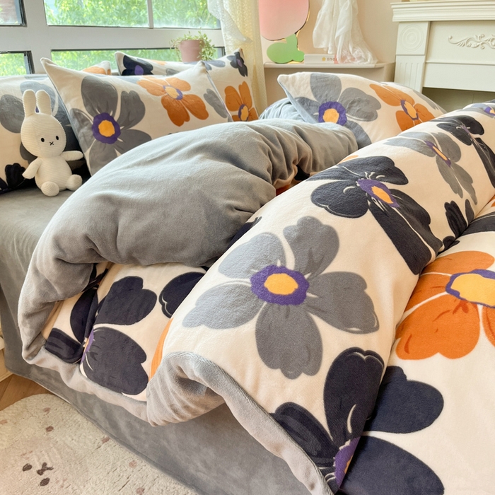 91家纺网 家纺一手货源 找家纺 卡派 2024新款冬季亲肤透气牛奶绒印花四件套 凡客花