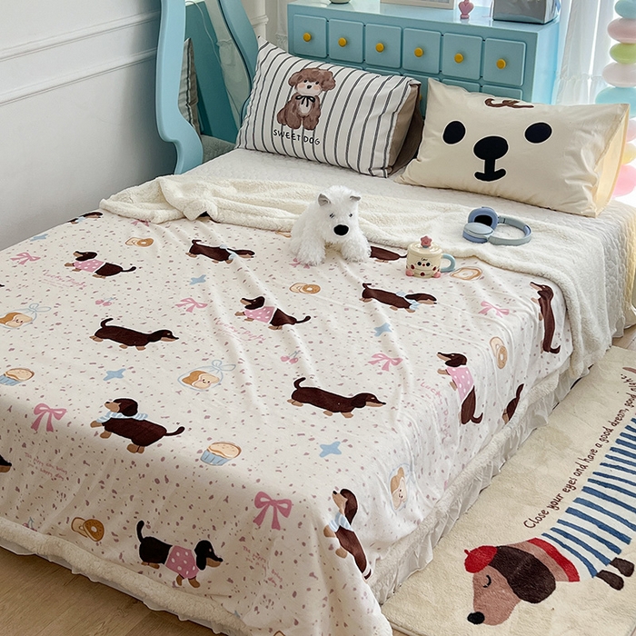 91家纺网 家纺一手货源 找家纺 昔可家纺 2024新款羊羔绒牛奶绒毛毯系列（三）-卡通系列 点点腊肠狗