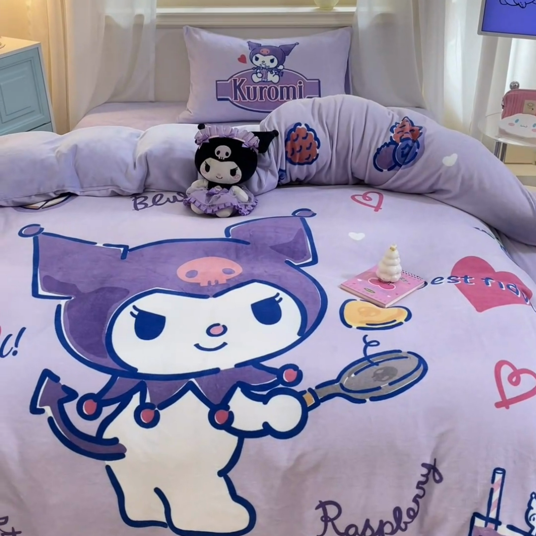 91家纺网 家纺一手货源 找家纺 2024新品正版三丽鸥授权大版卡通平网数码印花加厚高克重牛奶绒系列四件套 绒大版-R乐趣库洛米