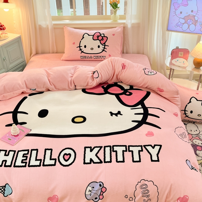 91家纺网 家纺一手货源 找家纺 2024新品正版三丽鸥授权大版卡通平网数码印花加厚高克重牛奶绒系列四件套 绒大版-R美美少女Kitty