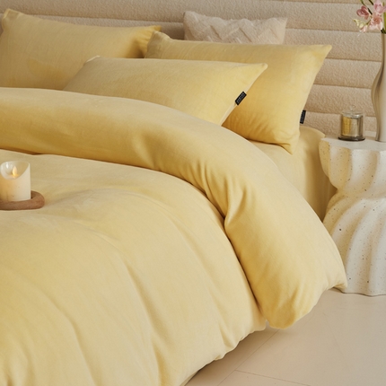 91家纺网 家纺一手货源 找家纺 莱登卡奴 2024新款牛奶绒高克重纯色拼色四件套-简约系列 简约-亮黄