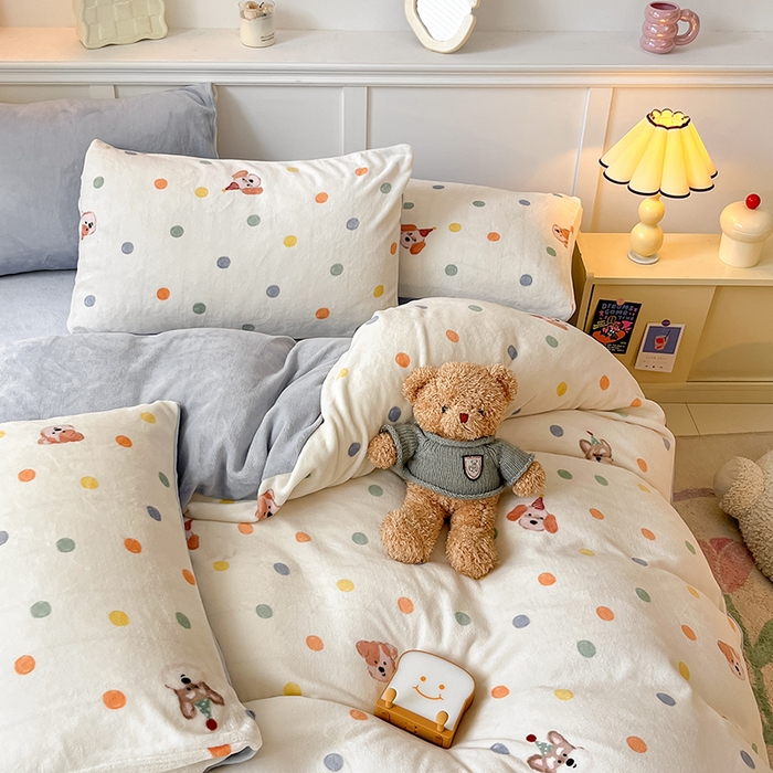 91家纺网 家纺一手货源 找家纺 2024新款200g加厚防静电牛奶绒小清新四件套 绒-泡泡狗