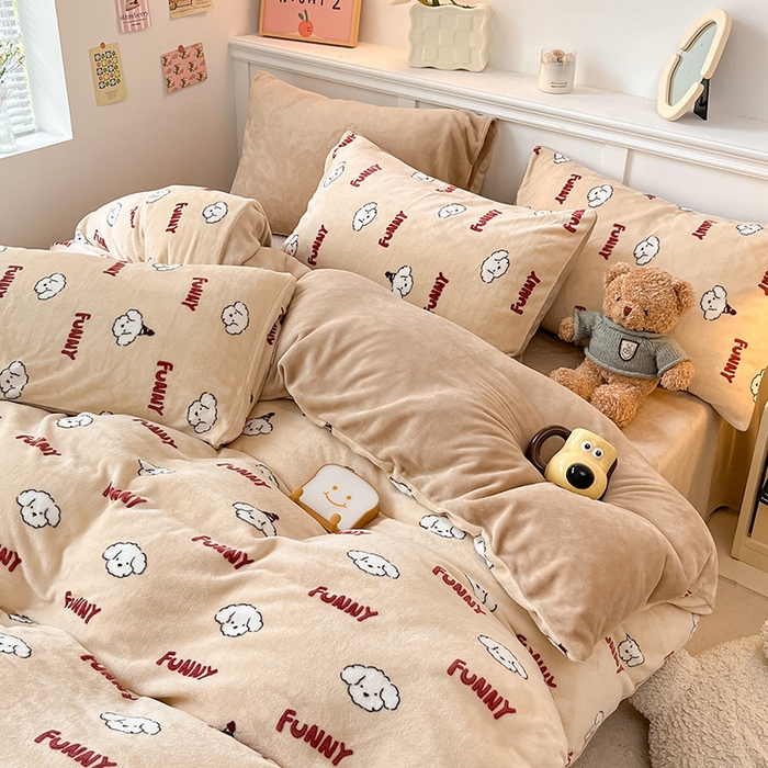 91家纺网 家纺一手货源 找家纺 2024新款200g加厚防静电牛奶绒小清新四件套 绒-乐趣狗